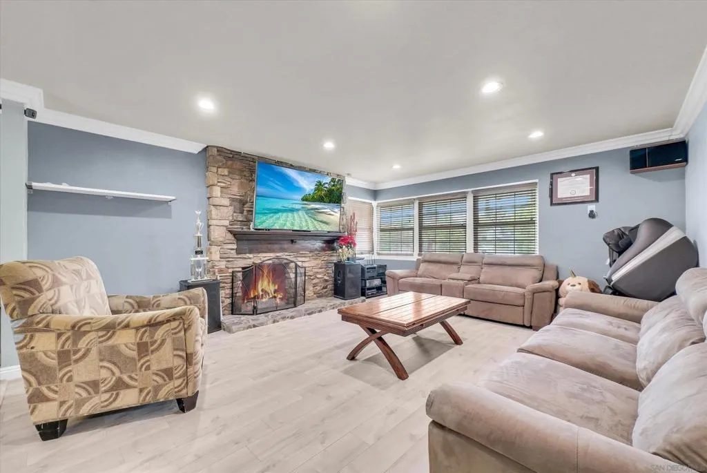 1521 Del Norte Dr, Corona, California 92879 home-pic-4