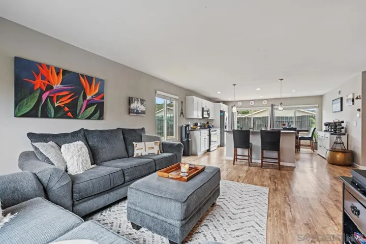 13637 Los Olivos Ave, Poway, California 92064