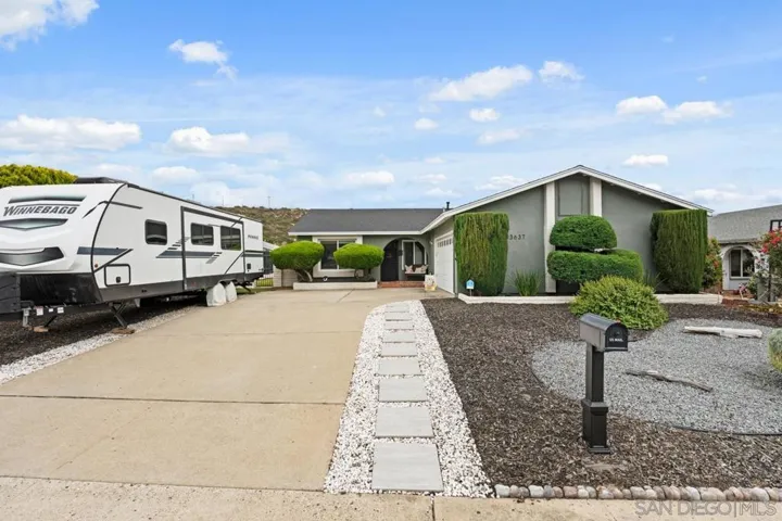 13637 Los Olivos Ave, Poway, California 92064