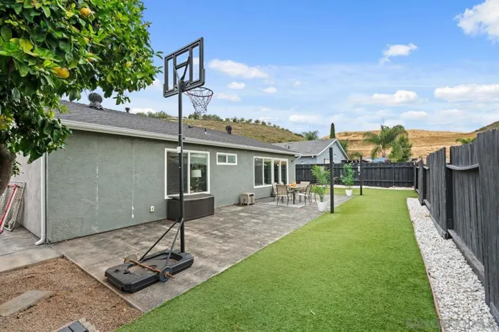 13637 Los Olivos Ave, Poway, California 92064