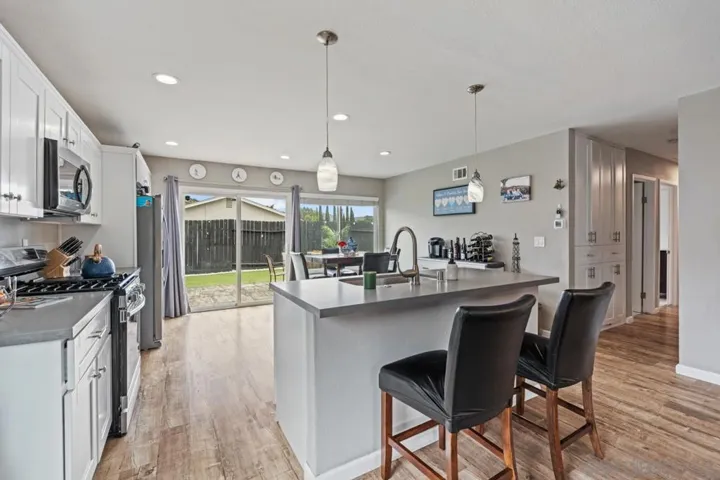 13637 Los Olivos Ave, Poway, California 92064