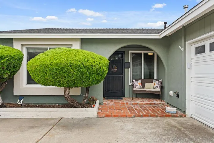13637 Los Olivos Ave, Poway, California 92064