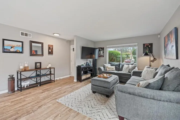 13637 Los Olivos Ave, Poway, California 92064