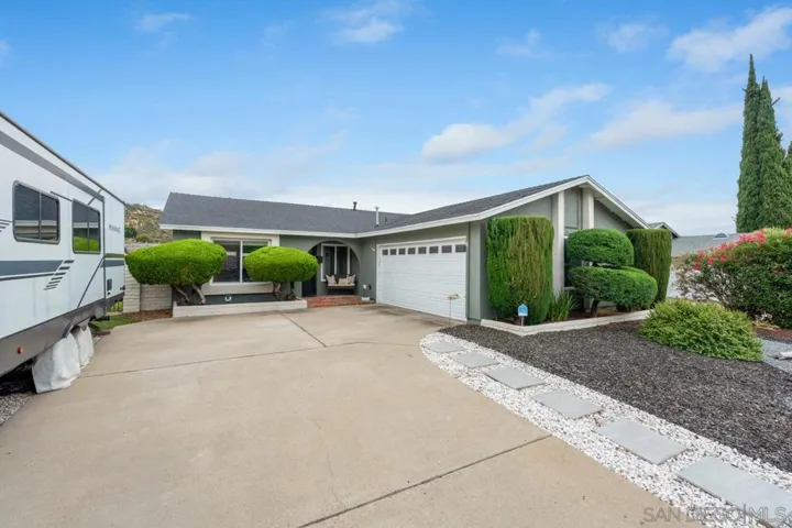13637 Los Olivos Ave, Poway, California 92064