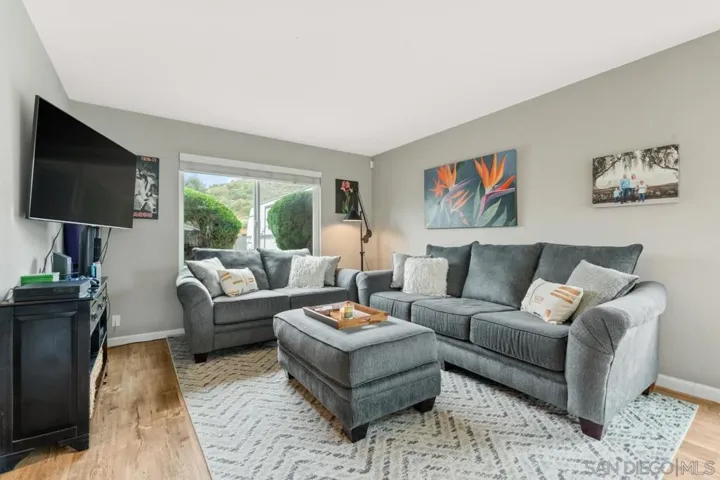 13637 Los Olivos Ave, Poway, California 92064