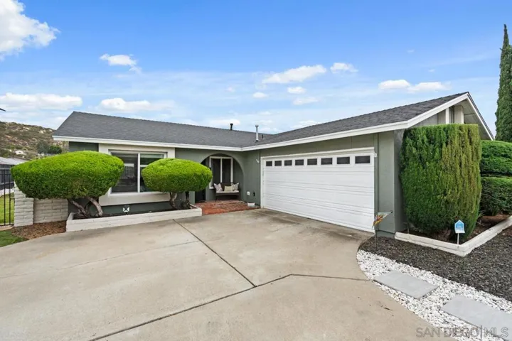 13637 Los Olivos Ave, Poway, California 92064