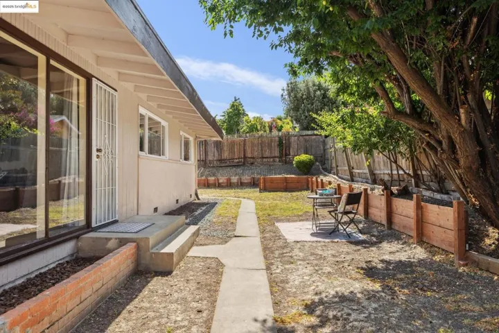 Spacious Back Yard