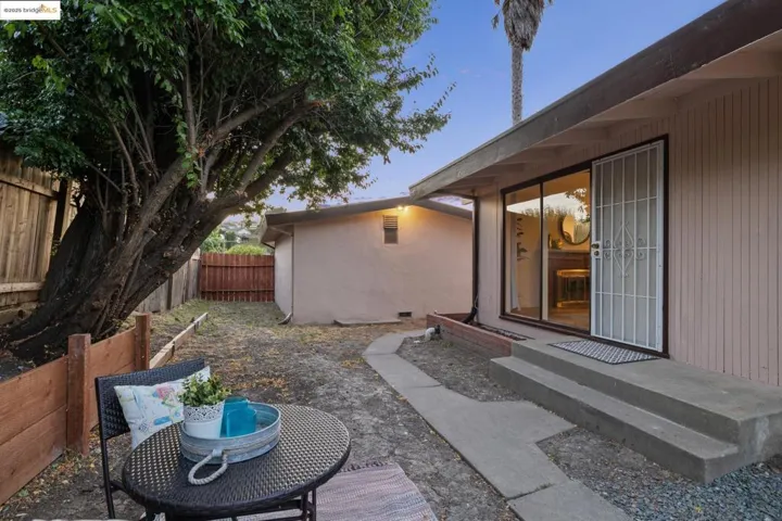 Spacious Back Yard