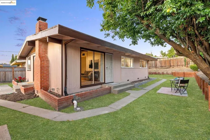 Spacious Back Yard