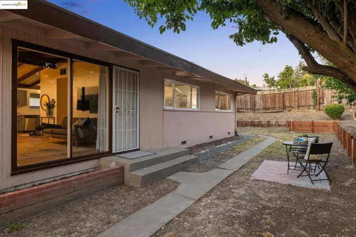 Spacious Back Yard