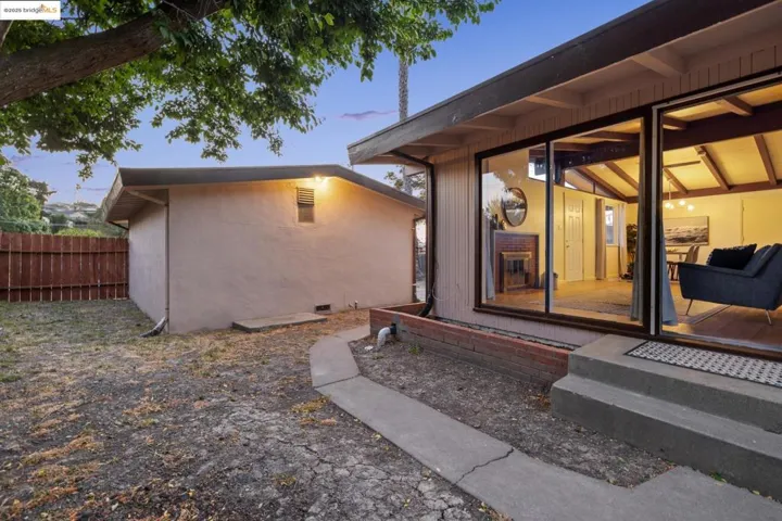 Spacious Back Yard