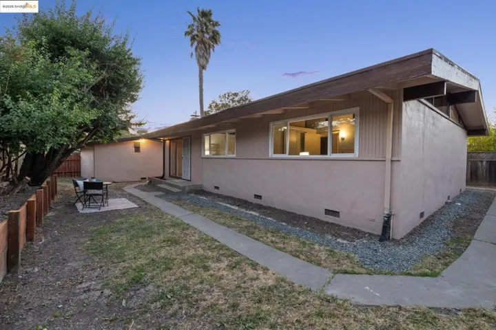 Spacious Back Yard