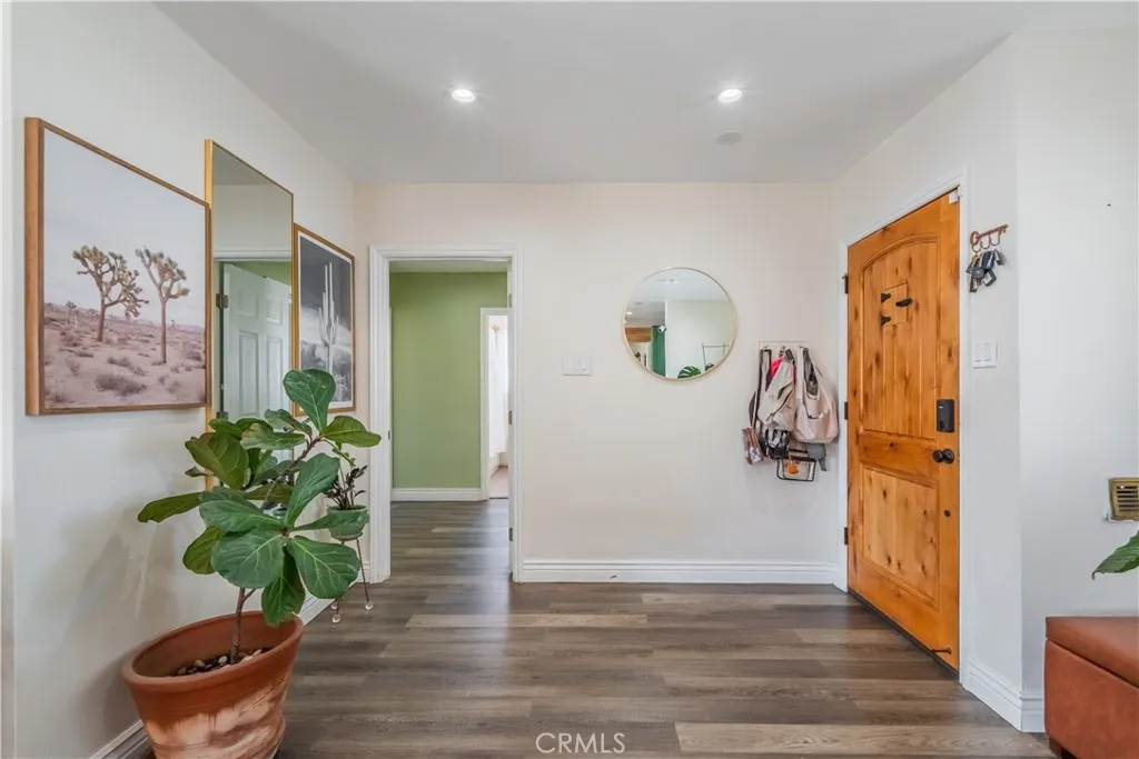 9551 Barkerville Avenue, Whittier, California 90605 home-pic-4