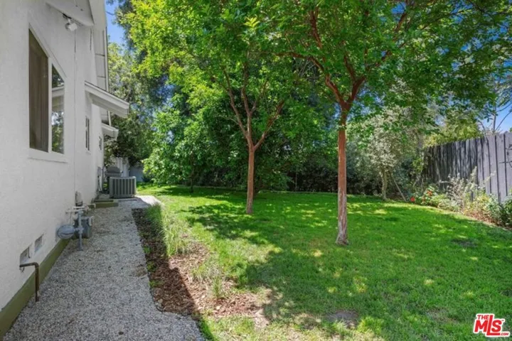 6827 Bianca Avenue, Lake Balboa, California 91406