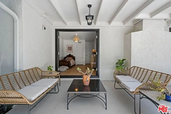 6827 Bianca Avenue, Lake Balboa, California 91406