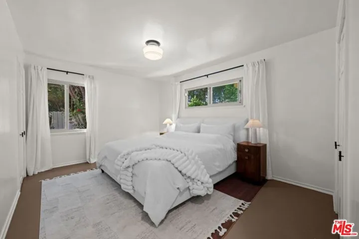 6827 Bianca Avenue, Lake Balboa, California 91406