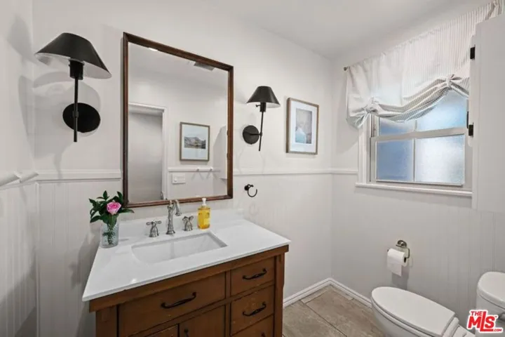 6827 Bianca Avenue, Lake Balboa, California 91406