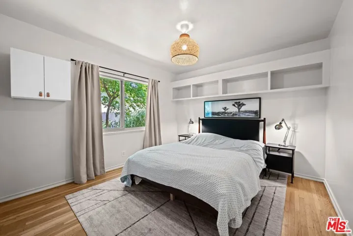 6827 Bianca Avenue, Lake Balboa, California 91406