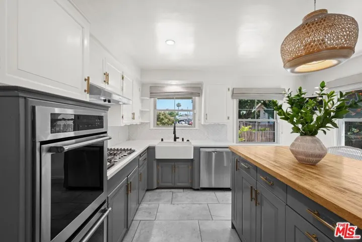6827 Bianca Avenue, Lake Balboa, California 91406
