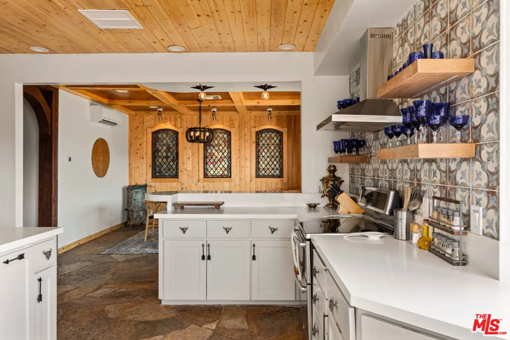 57387 San Juan Road, Yucca Valley, California 92284 home-pic-8