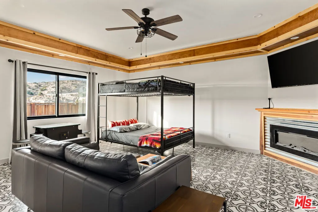 57387 San Juan Road, Yucca Valley, California 92284 home-pic-18