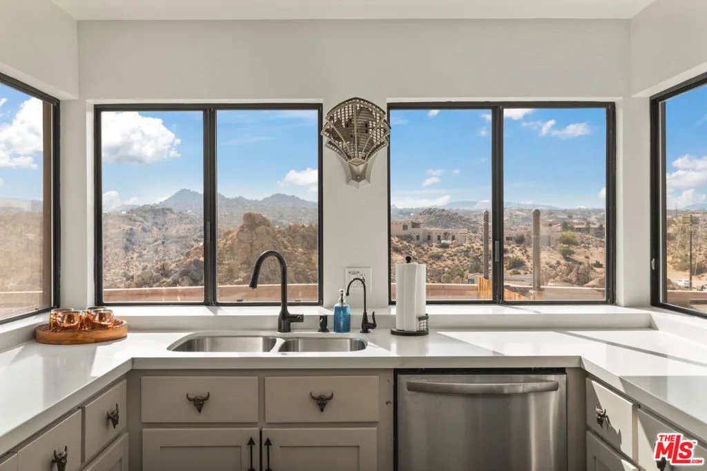 57387 San Juan Road, Yucca Valley, California 92284 home-pic-9