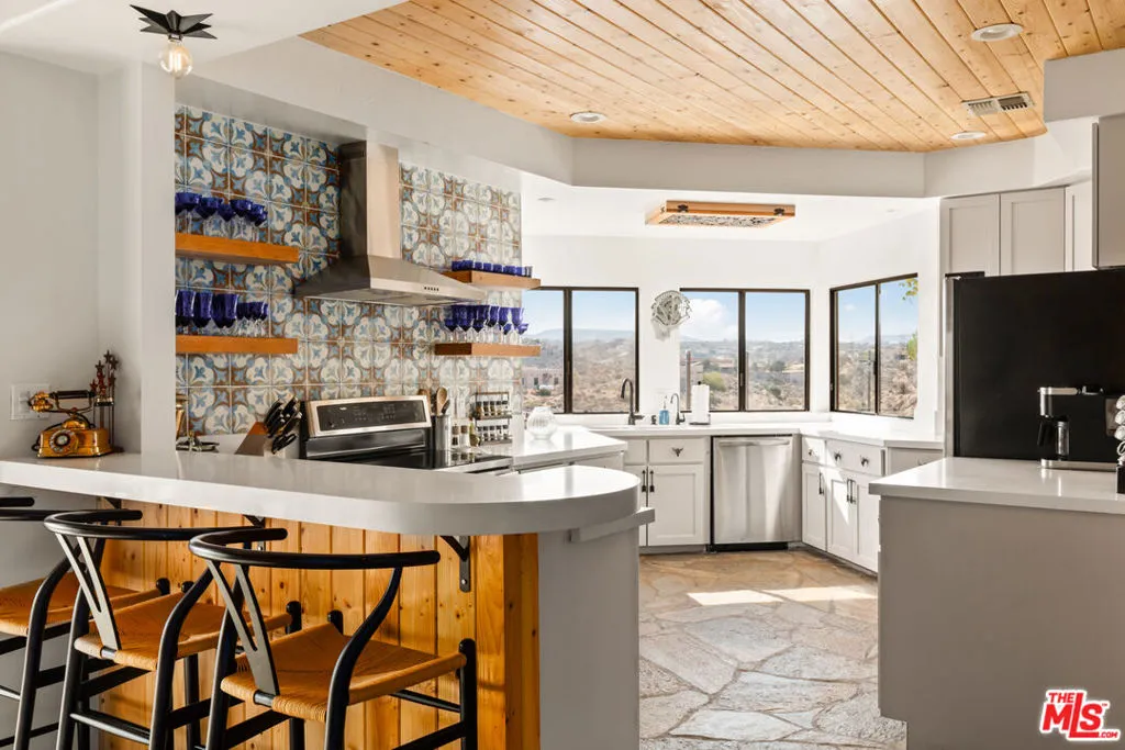 57387 San Juan Road, Yucca Valley, California 92284 home-pic-10