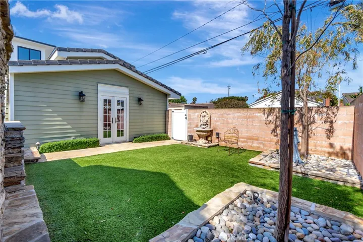 1822 Pine Street, Huntington Beach, California 92648