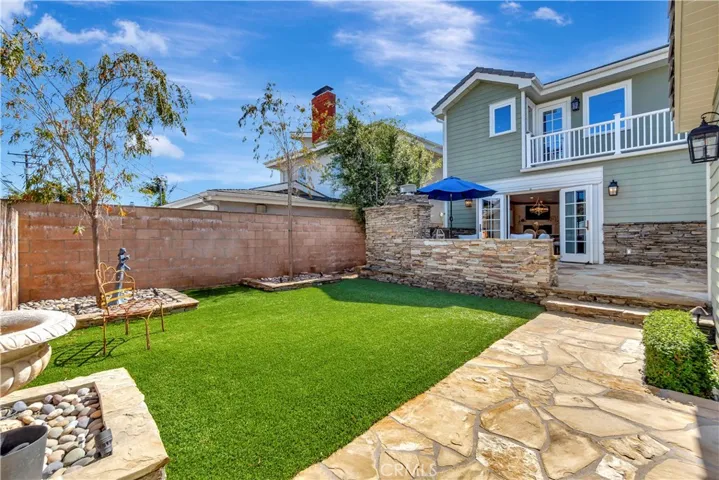 1822 Pine Street, Huntington Beach, California 92648