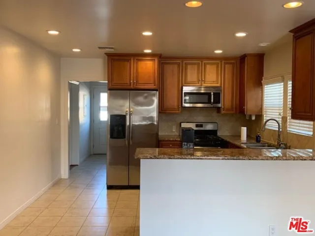 1305 W 37th Place Room #1, Los Angeles, California 90007