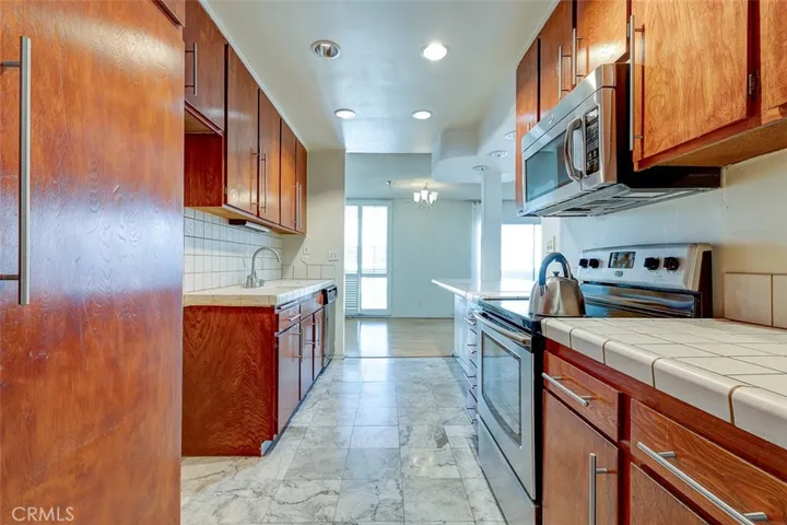 5454 Zelzah Avenue 215, Encino, California 91316