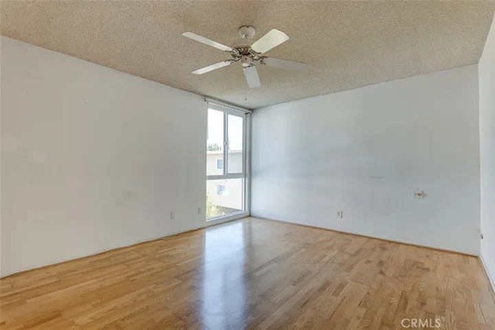 5454 Zelzah Avenue 215, Encino, California 91316
