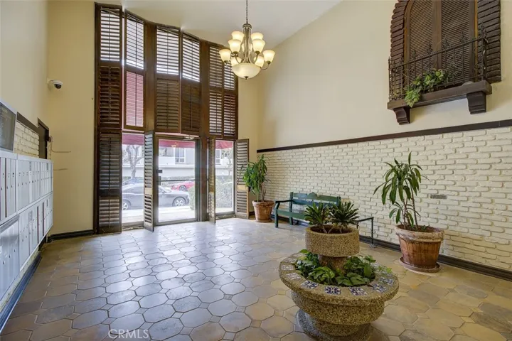 5454 Zelzah Avenue 215, Encino, California 91316