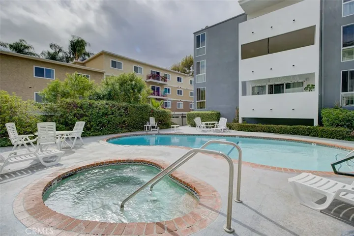 5454 Zelzah Avenue 215, Encino, California 91316