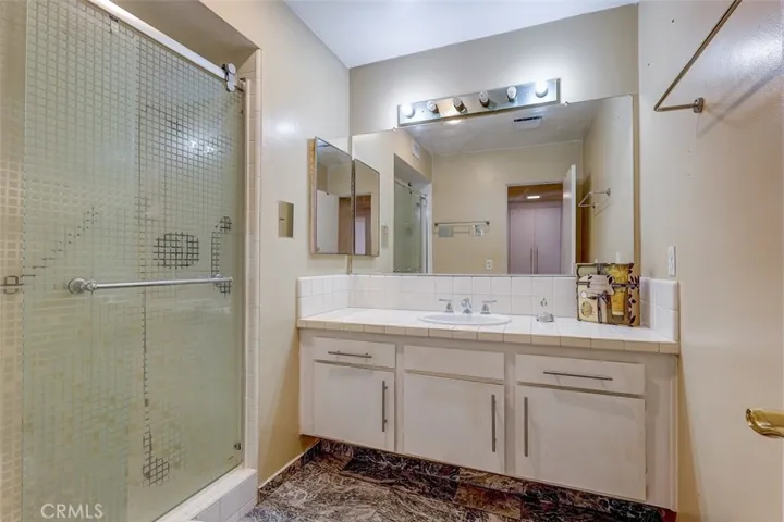 5454 Zelzah Avenue 215, Encino, California 91316