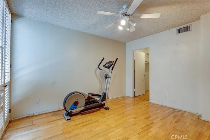 5454 Zelzah Avenue 215, Encino, California 91316