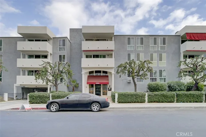 5454 Zelzah Avenue 215, Encino, California 91316