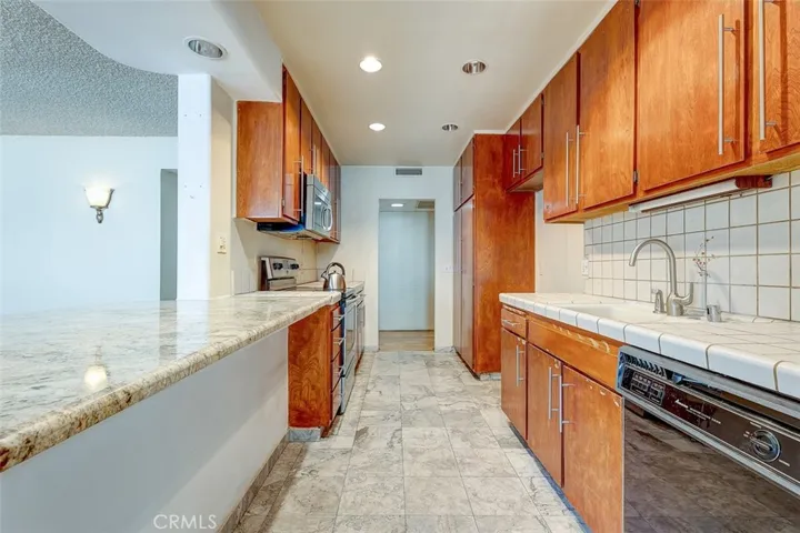 5454 Zelzah Avenue 215, Encino, California 91316