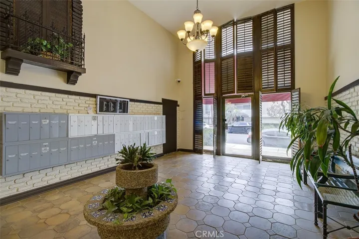 5454 Zelzah Avenue 215, Encino, California 91316