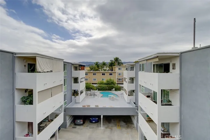 5454 Zelzah Avenue 215, Encino, California 91316