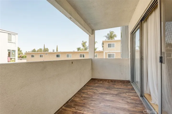 5454 Zelzah Avenue 215, Encino, California 91316
