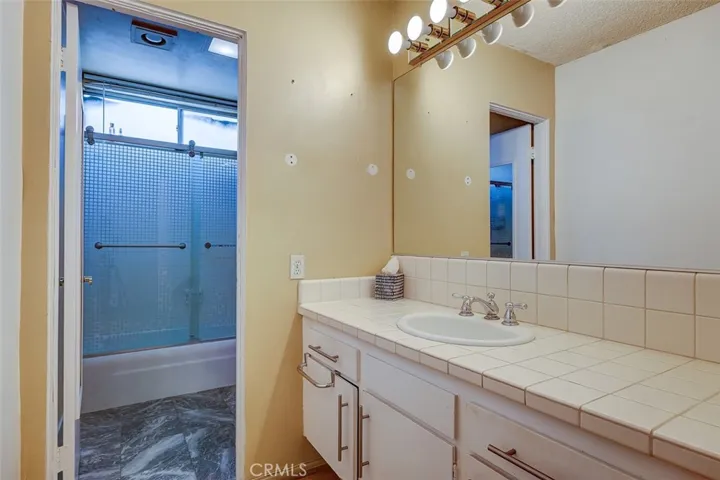 5454 Zelzah Avenue 215, Encino, California 91316