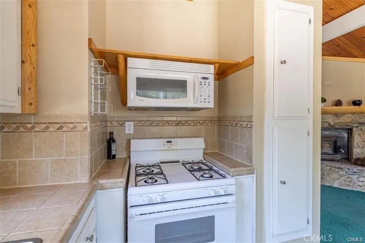 464 Los Angeles Avenue, Sugarloaf, California 92386
