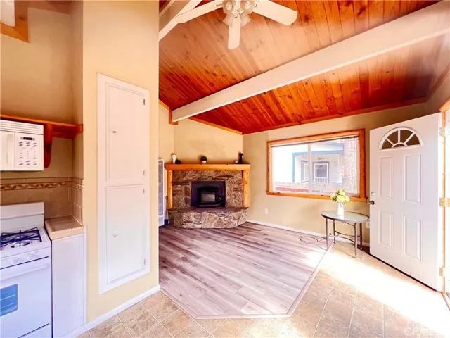 464 Los Angeles Avenue, Sugarloaf, California 92386