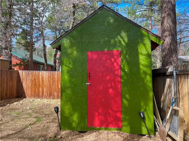 464 Los Angeles Avenue, Sugarloaf, California 92386