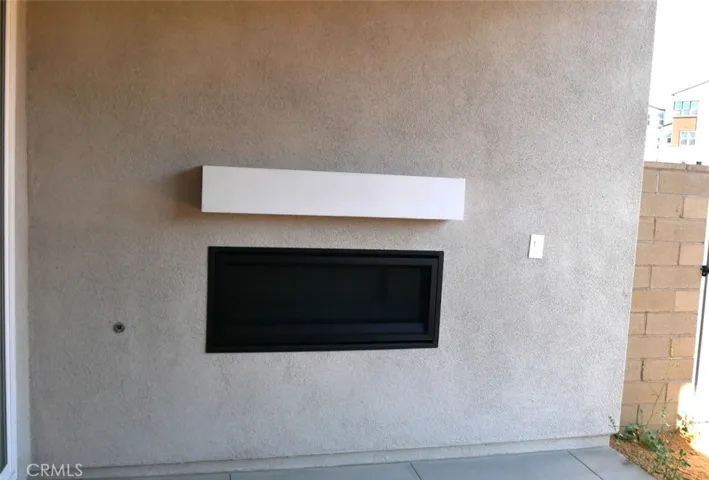 Outdoor gas fireplace