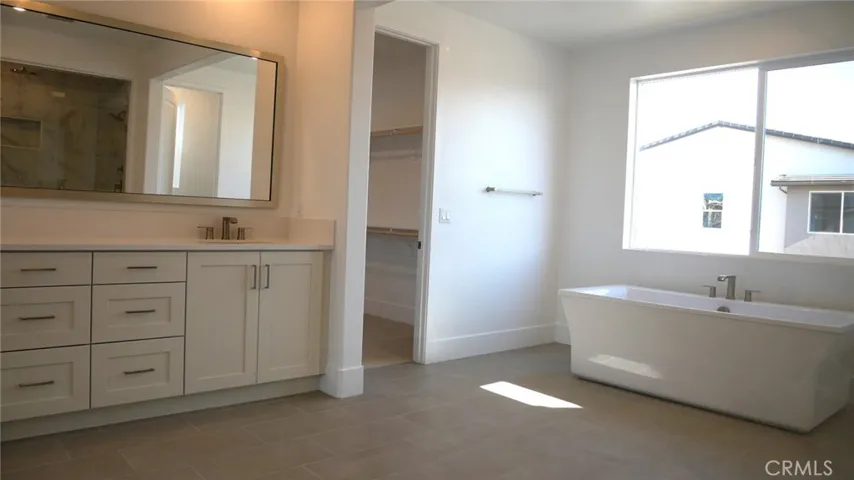 Primary  Suite Vanity & Soaking Tub