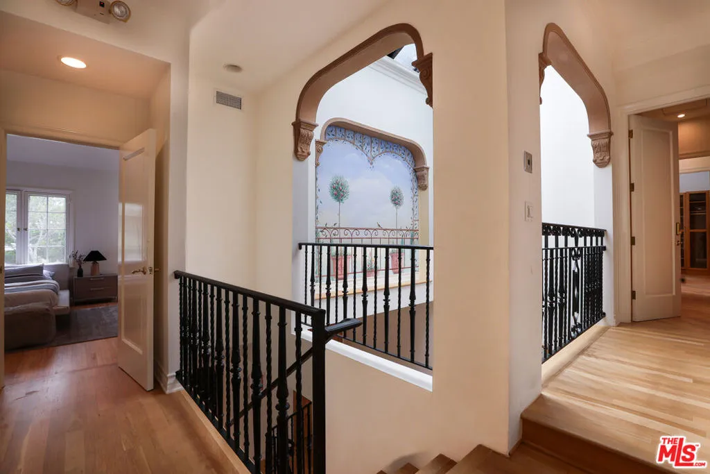 628 N Elm Drive, Beverly Hills, California 90210 home-pic-20