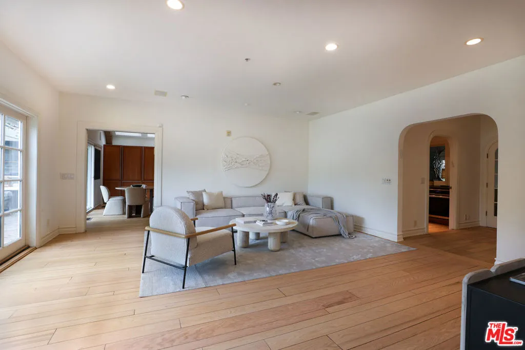 628 N Elm Drive, Beverly Hills, California 90210 home-pic-12