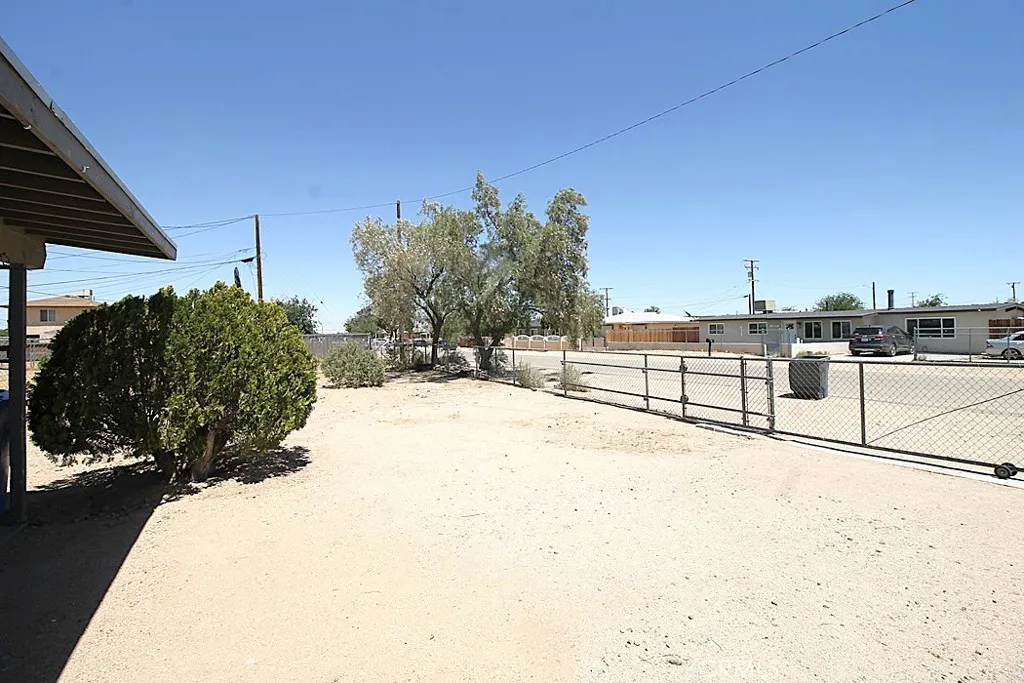34150 Woods Avenue, Barstow, California 92311 home-pic-2